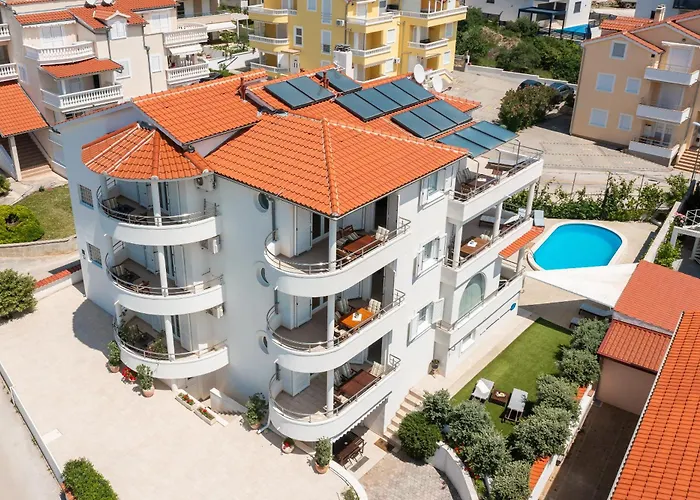 Apartments Tihi III