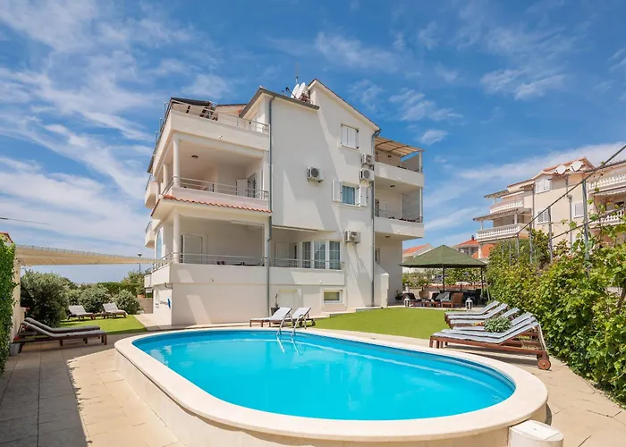 Apartments Tihi III